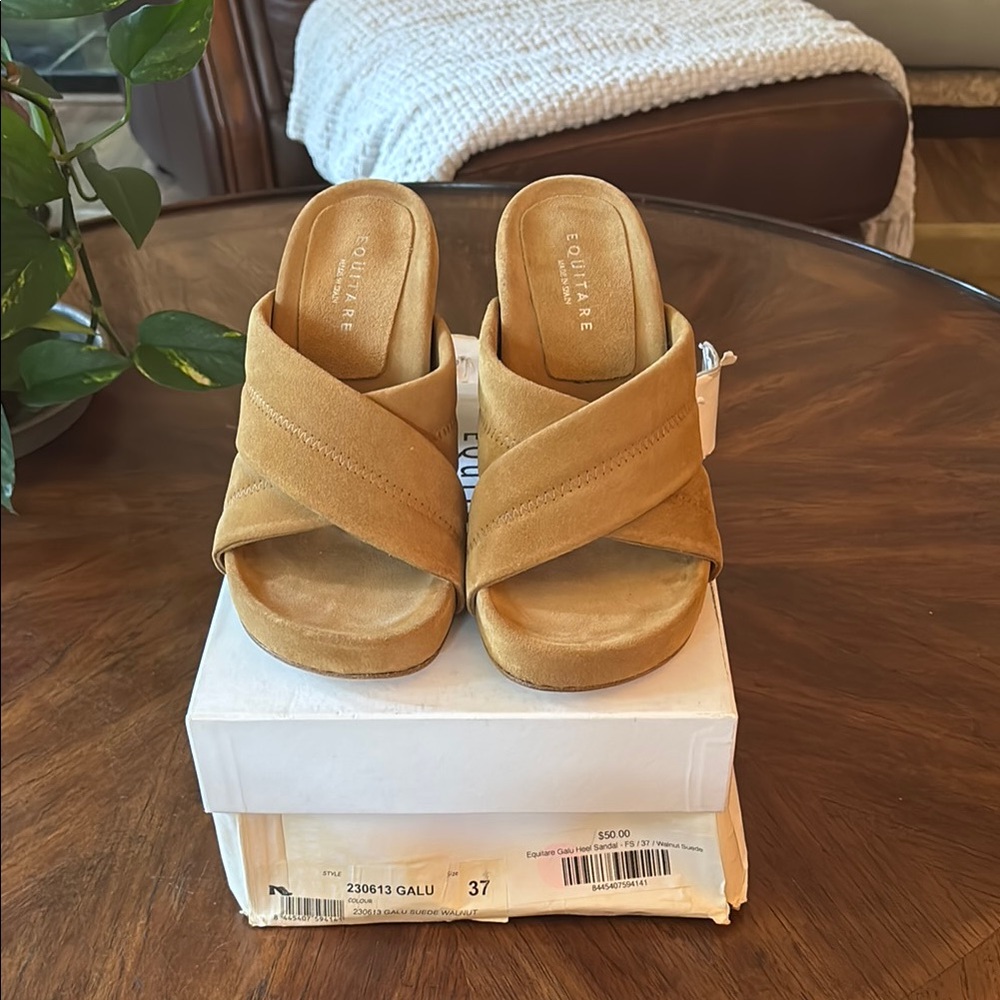 NWT Equitare Tan Crisscross Platform Sandals Suede